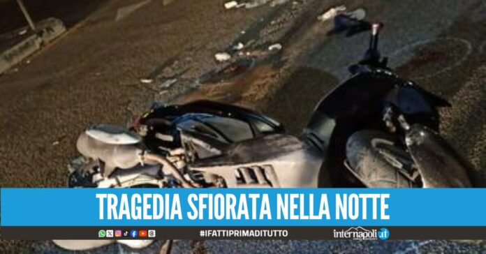Arzano, 15enne travolto sullo scooter: è caccia al pirata della strada