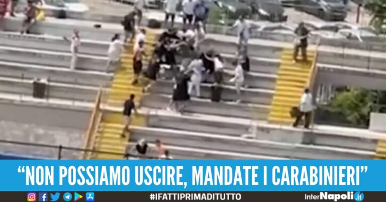 Partita di calcio finisce in rissa, calciatori bloccati in campo alla Sanità