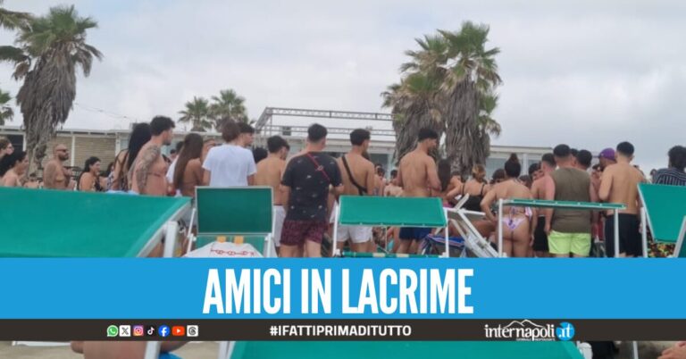 Nicola morto in spiaggia a Varcaturo, l'amica colpita da crisi epilettica dopo la tragedia