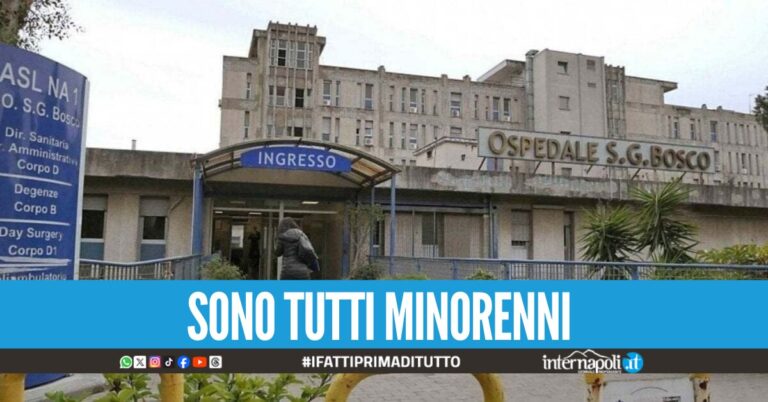 La donna aggredita in strada a Fuorigrotta è grave in ospedale, identificati i 6 componenti della baby gang