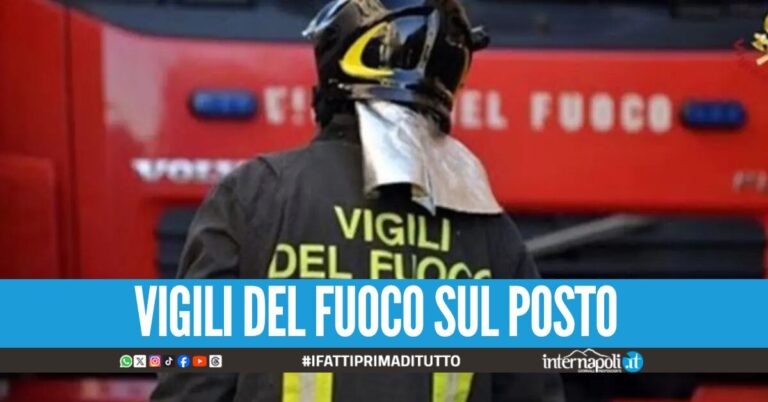 Fiamme all'interno di un capannone, paura all'alba a Bagnoli