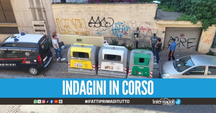 Bossoli rinvenuti accanto ai cassonetti dell'immondizia in via Aniello Falcone a Napoli