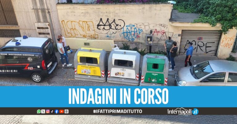 Bossoli rinvenuti accanto ai cassonetti dell'immondizia in via Aniello Falcone a Napoli