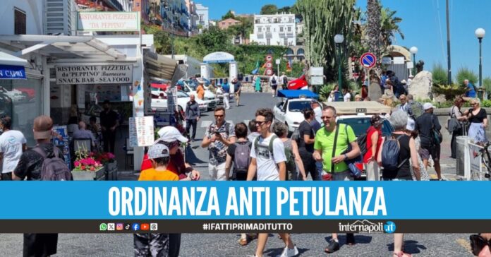 No ai disturbatori di turisti a Capri, il sindaco emana l'ordinanza