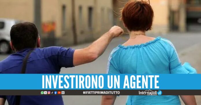 Scippano collanina a Napoli poi travolgono un agente presi due malviventi