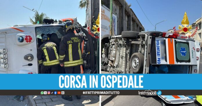 Terribile incidente a Salerno, ambulanza si capovolge dopo lo schianto: tre feriti