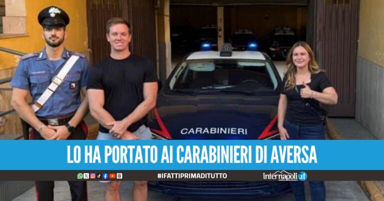 Turista perde il borsello con 800 euro in autostrada, giovane lo trova e lo restituisce