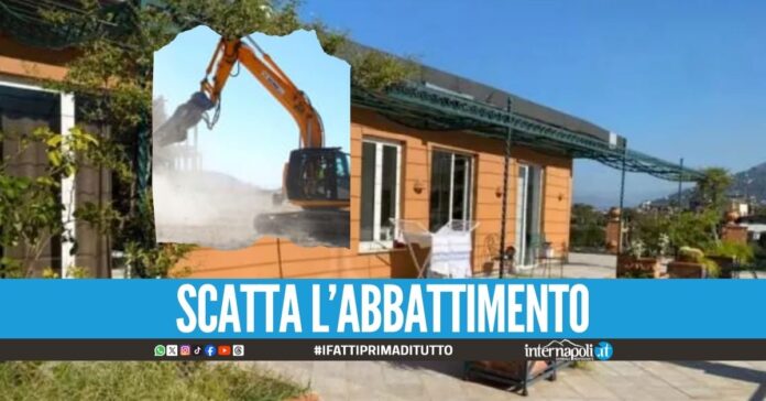 Immobile costruito sull'attico dell'hotel a Castellammare, era abusivo