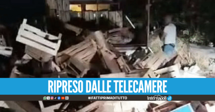 Agricoltore di Marano beccato a sversare cassette in strada a Qualiano: denunciato