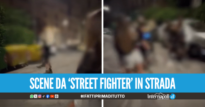 Piazza Fuga al Vomero si trasforma in un ring, due ragazzini si picchiano e la folla li incita