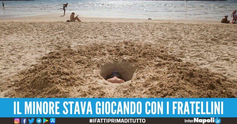 Scava una buca in spiaggia e muore sepolto vivo