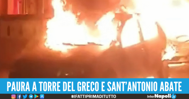 Notte di fuoco alle pendici del Vesuvio, in fiamme un’auto e un dehor di un bar