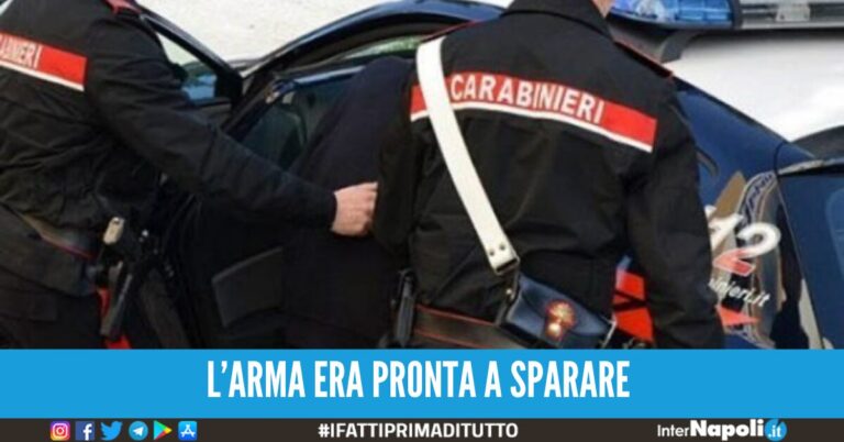 Giugliano, pistola e droga in casa: arrestato 26enne