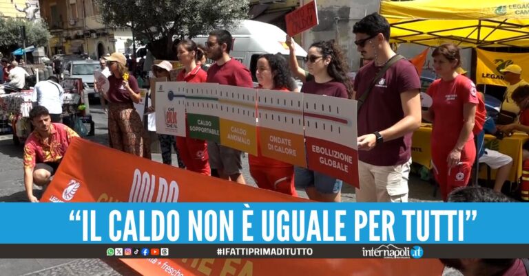 Flash mob contro il cooling poverty a Napoli da parte di Legambiente