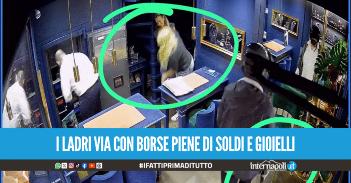 Assalto alla storica gioielleria in via Chiaia, prima la rapina e poi il sequestro del personale