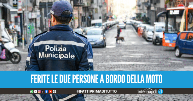 Travolge una moto nel centro storico di Napoli e fugge dopo l'impatto, 27enne incastrato dalle telecamere