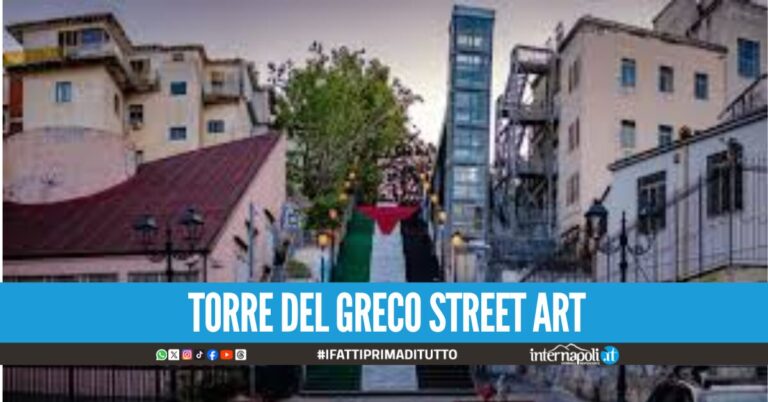 Torre del Greco si colora di Palestina, la scalinata della villa comunale simbolo di protesta