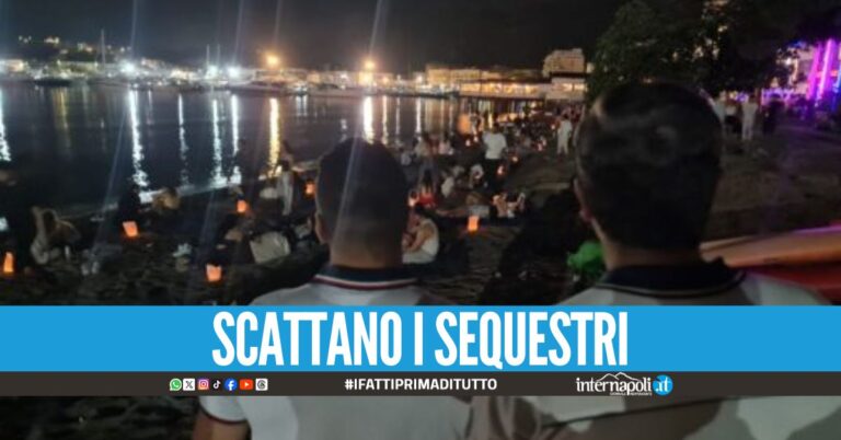 Blitz sui lidi di Licola e Bacoli, scovati ombrelloni e lettini abusivi