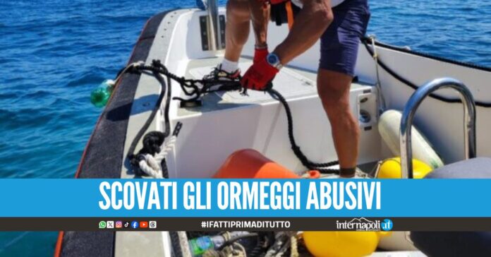 Barche a largo della spiaggia di Capri, beccati 4 noleggiatori abusivi