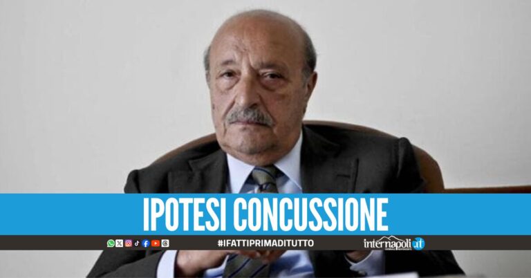 Il sindaco di Pomigliano d'Arco: "Indagato per aver chiesto revoca licenziamenti"
