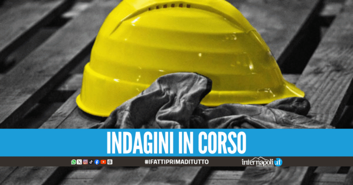 Incidente mortale nel cantiere in Campania, 41enne cade e batte la testa Tragedia in un cantiere a Torre le Nocelle: muore operaio 41enne. Secondo i primi accertamenti, l’uomo mentre stava lavorando è caduto battendo la testa su alcune pietre. Restano da chiarire le cause del decesso: si ipotizza un malore o una caduta accidentale. Sul posto sono intervenuti i Carabinieri della Compagnia di Mirabella Eclano che hanno sequestrato l’area per consentire gli accertamenti. La salma è stata trasferita all’obitorio dell’ospedale Moscati di Avellino, dove verrà eseguita l’autopsia. Indagini in corso da parte dei carabinieri.