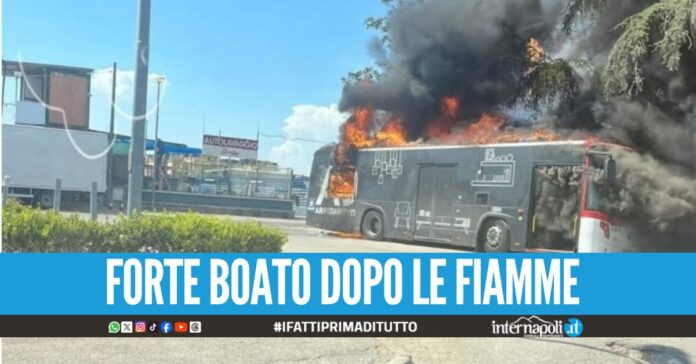 Autobus in fiamme a Orta di Atella, la conducente salva per miracolo