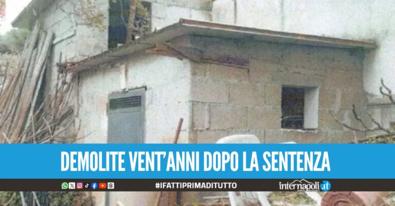 Abbattute due strutture abusive a Torre del Greco, erano costruite su un terreno proibito