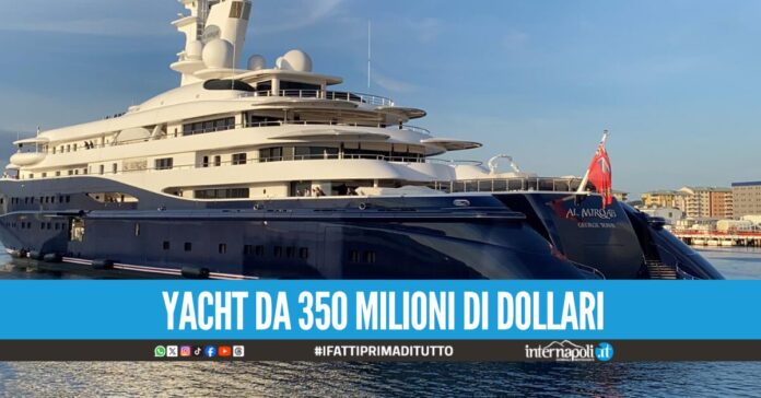 Nel Golfo di Napoli il mega yatch 'Al Mirqab' lungo 133 metri e rifiniture extralusso