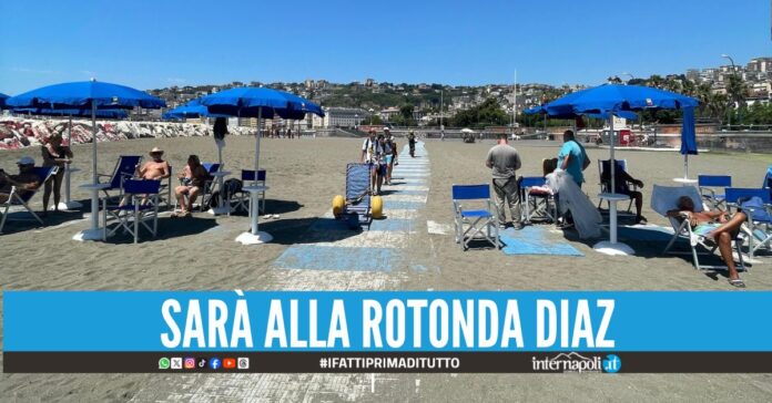 Un'altra spiaggia gratuita per i napoletani: arrivano sedie e docce