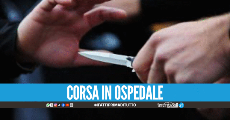 Paura ad Arzano, 17enne accoltellato in strada in pieno giorno