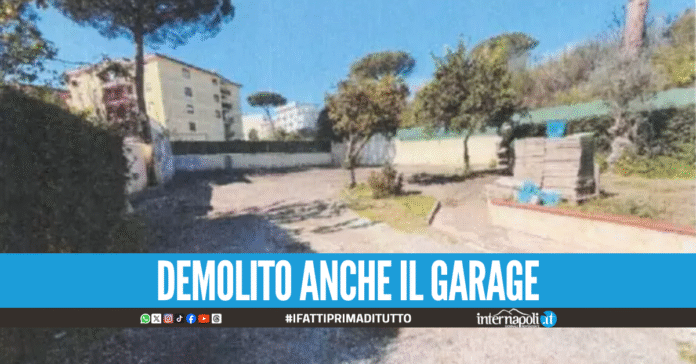 Ruspe in azione nel Parco Nazionale del Vesuvio, abbattuta un'abitazione abusiva Ruspe in azione nel Parco Nazionale del Vesuvio, abbattuta un'abitazione abusiva