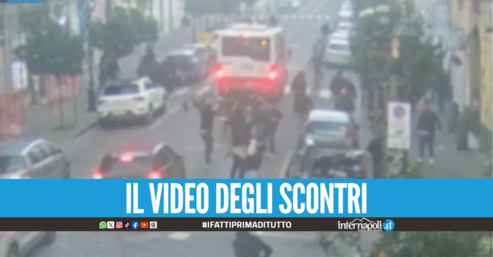 Scontri a colpi di caschi e sedie tra ultras di Turris e Sorrento, 22 indagati