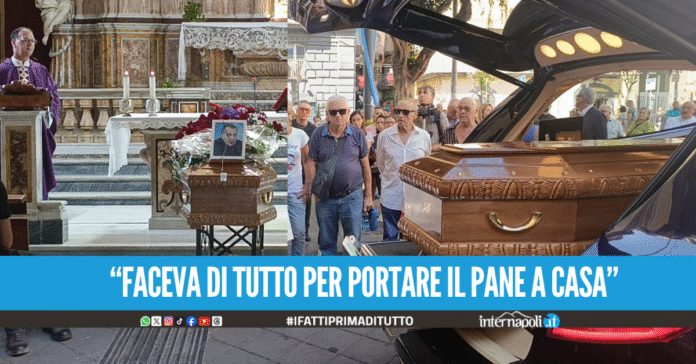 A Forcella l'addio commosso a Vincenzo del Grosso, i familiari E' ingiusto dire che se l'è cercata