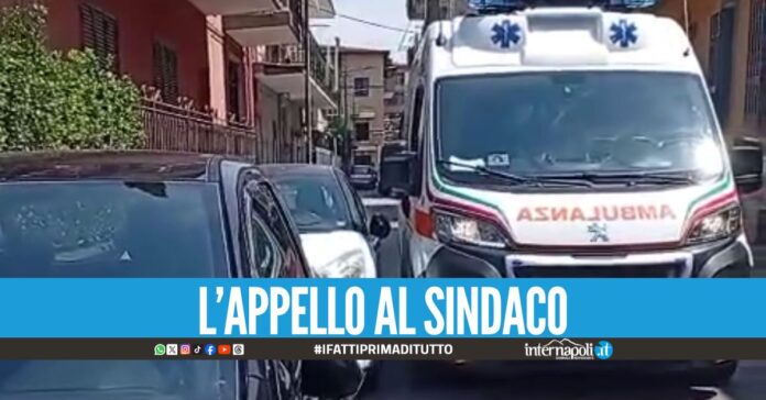Ambulanza bloccata dalle auto parcheggiate a Giugliano, la denuncia dei soccorritori