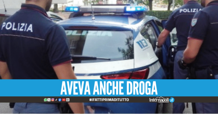 Aveva una pistola pronta a sparare sotto il sedile, 38enne arrestato a Napoli
