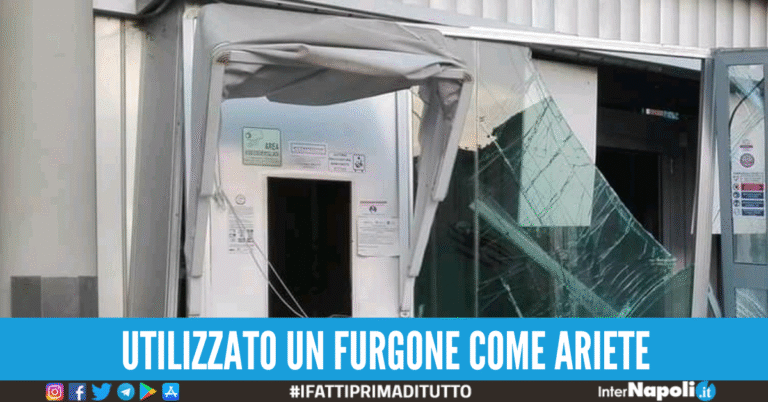 Acerra, tentata “spaccata” in banca nella notte: banditi in fuga