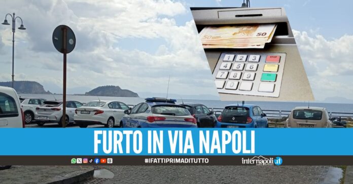 Ruba i bancomat dall'auto in sosta a Pozzuoli, beccato allo sportello