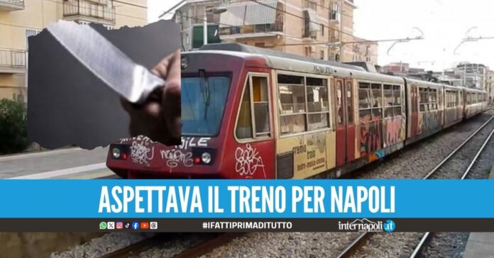 Accoltella 2 gemelli e tenta di prendere la Circumvesuviana, preso un 26enne