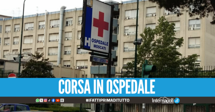 Accoltellata durante la lite, lui si schianta mentre la porta in ospedale: doppio dramma ad Aversa