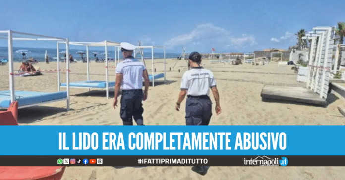 Sigilli al noto lido a Licola: sequestrate sedie, ombrelloni e arredi da spiaggia