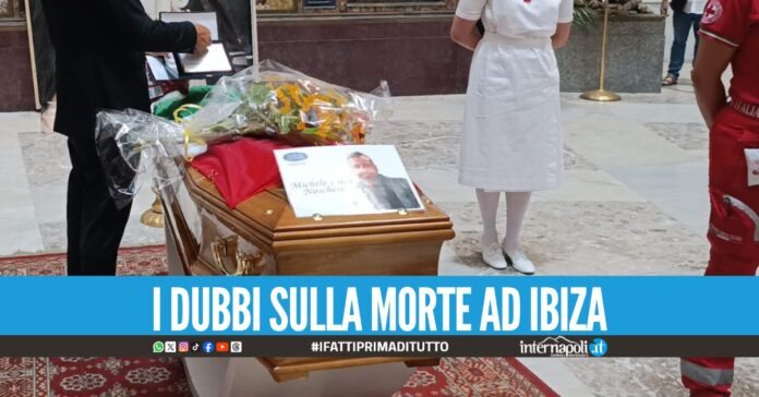Napoli piange Dj Godzi, parenti e amici ai funerali di Michele