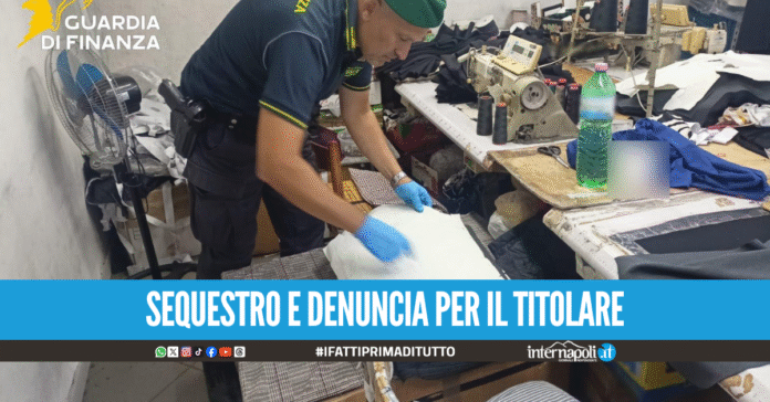 Opificio abusivo nel Napoletano: abiti pezzotti, fuochi e furto di energia da 70mila euro