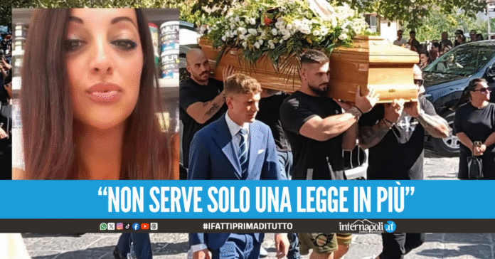 Palloncini bianchi e lacrime per Tina, uccisa e strangolata dall'ex Basta dolore