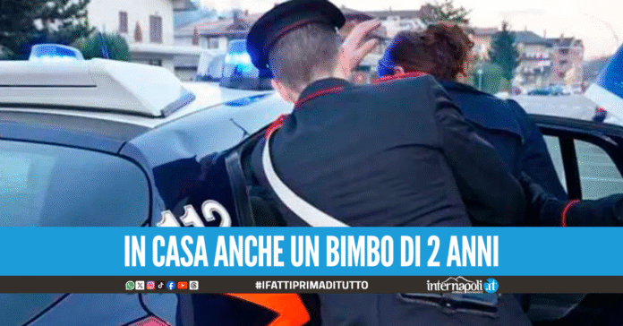 Piazza di spaccio a gestione familiare in casa a Giugliano: arrestata la nonna