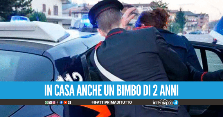 Piazza di spaccio a gestione familiare in casa a Giugliano: arrestata la nonna