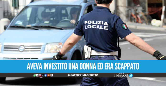 Nel percorrere una delle strade principali di Arzano, un’auto ha investito una donna di nazionalità ucraina lasciandola sofferente a terra per poi dileguarsi senza prestare i soccorsi. Immediato l’intervento di una pattuglia della Polizia Locale con gli agenti che hanno subito delimitato la zona, contattando il personale del 118 che ha trasportato in ospedale la donna con diversi giorni di prognosi. Le indagini, con le prime informazioni raccolte e i filmati dell’impianto di videosorveglianza, hanno portato gli agenti, coordinati dal comandante Biagio Chiariello, al veicolo investitore, una Fiat 600 di colore rosso che, dopo aver investito la donna, si è dileguata in direzione Secondigliano. Gli agenti, grazie alla collaborazione dei colleghi della Polizia Locale di Napoli, hanno bussato alla porta dell’intestatario dell’auto, che si è rivelato essere il 