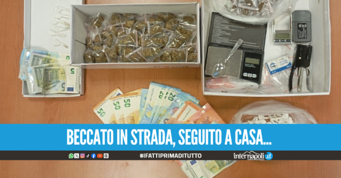 Soldi, hashish e cocaina in casa: 22enne in manette ad Afragola