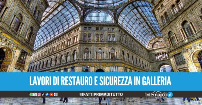 Cancelli agli ingressi della Galleria Umberto I, a breve l'inizio dei lavori