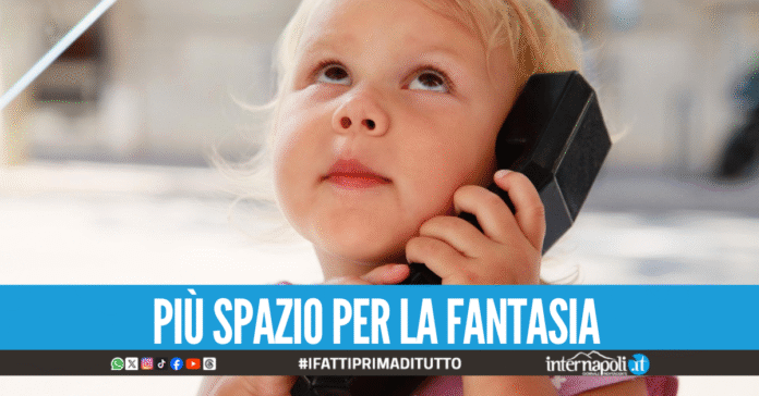 Una madre decide di regalare un telefono fisso per i propri bambini: 