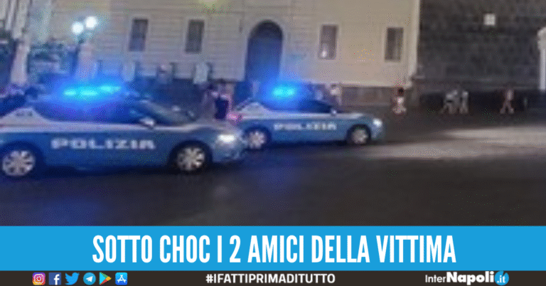 Accoltellato in Piazza del Gesù per una sigaretta negata: 16enne in ospedale
